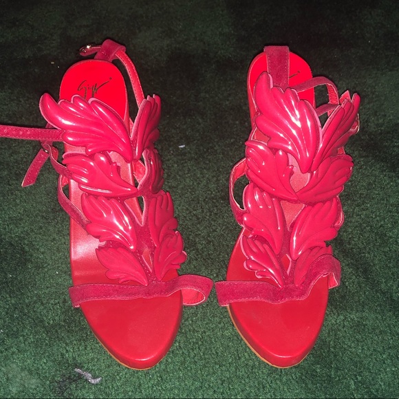Red heels - Picture 1 of 3
